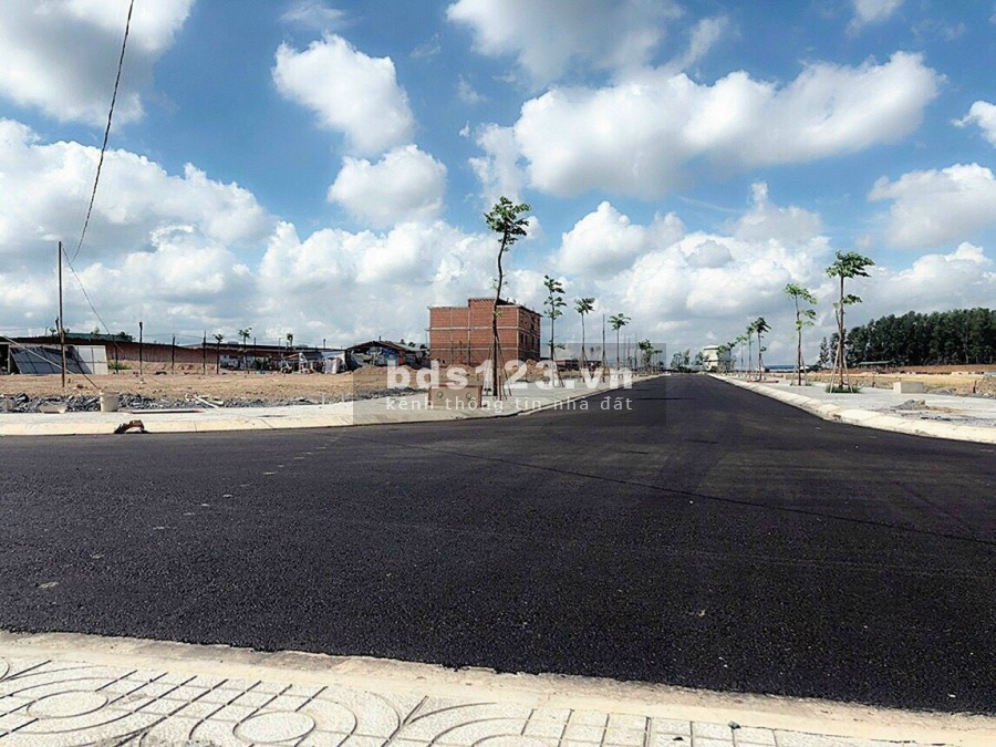 Bán lô đất mặt tiền ngay khu công nghiệp sông mây diện tích 100m2 đã có sổ bàn giao ngay