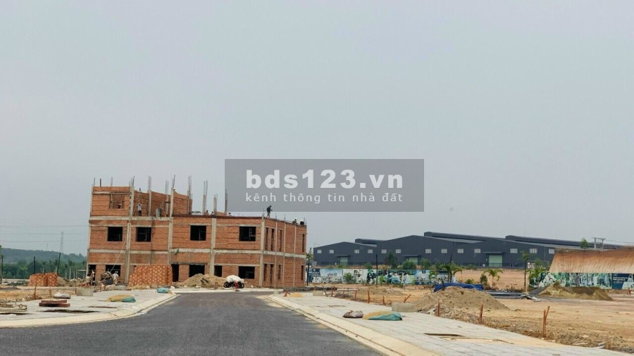 Bán lô đất mặt tiền ngay khu công nghiệp sông mây diện tích 100m2 đã có sổ bàn giao ngay