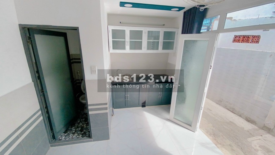 Nhà 2 mặt hẻm, thoáng mát, tổng diện tích sử dụng là 32m vuông. Giá 750 triệu. Giao dịch chính chủ