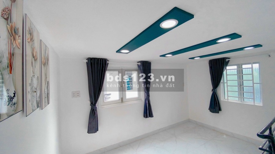 Nhà 2 mặt hẻm, thoáng mát, tổng diện tích sử dụng là 32m vuông. Giá 750 triệu. Giao dịch chính chủ