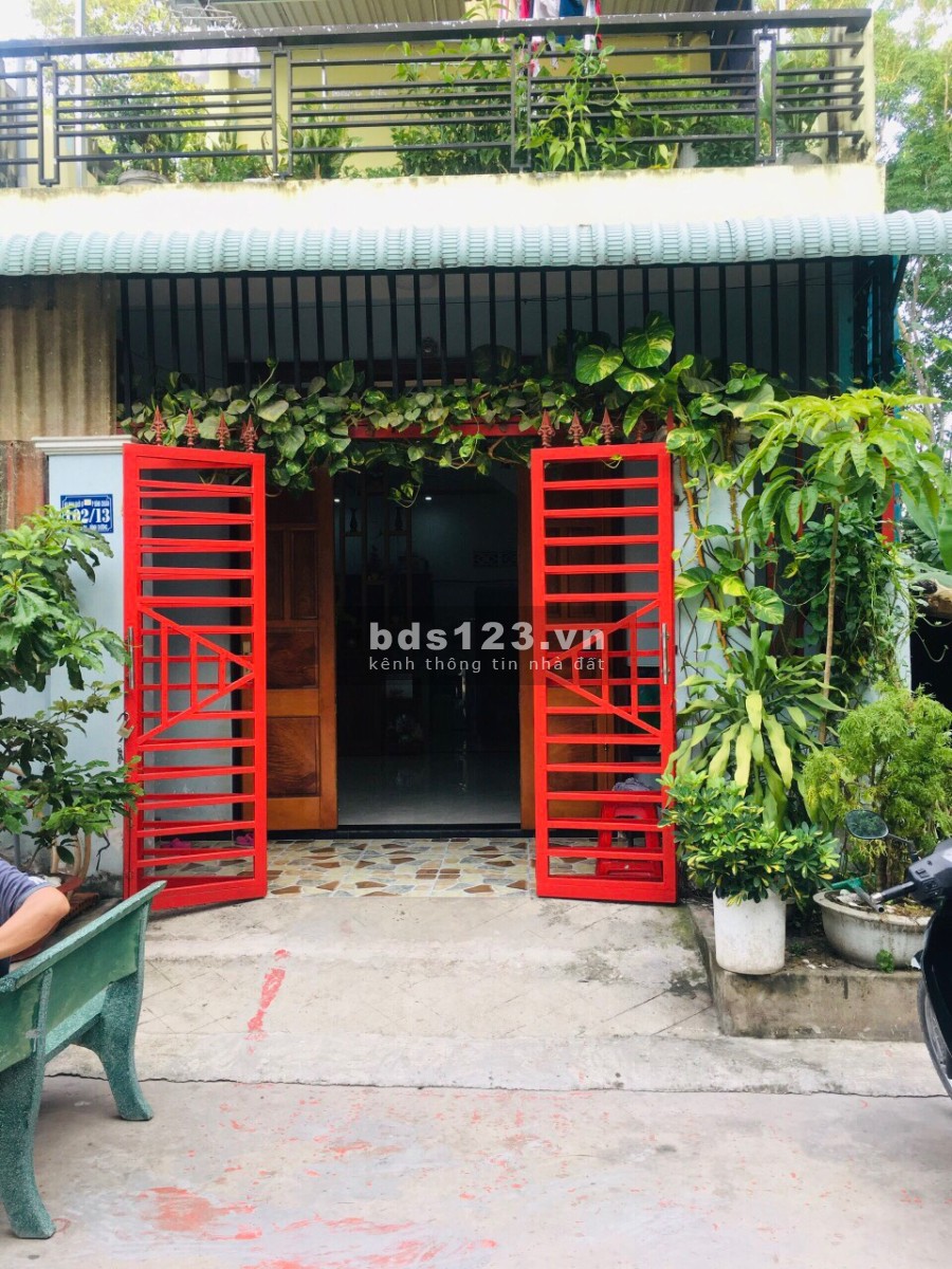 chính chủ bán gấp đất 300m như ảnh và căn nhà nhỏ dân cư đông đúc,+ căn trọ 16p đang cho thuê