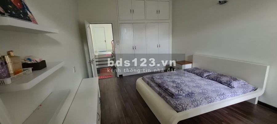 Bán nhà nguyên căn đẹp 3PN - 4WC nội thất cao cấp, nhà mặt phố.