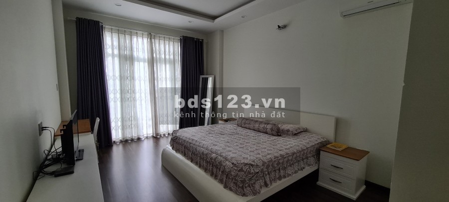 Bán nhà nguyên căn đẹp 3PN - 4WC nội thất cao cấp, nhà mặt phố.