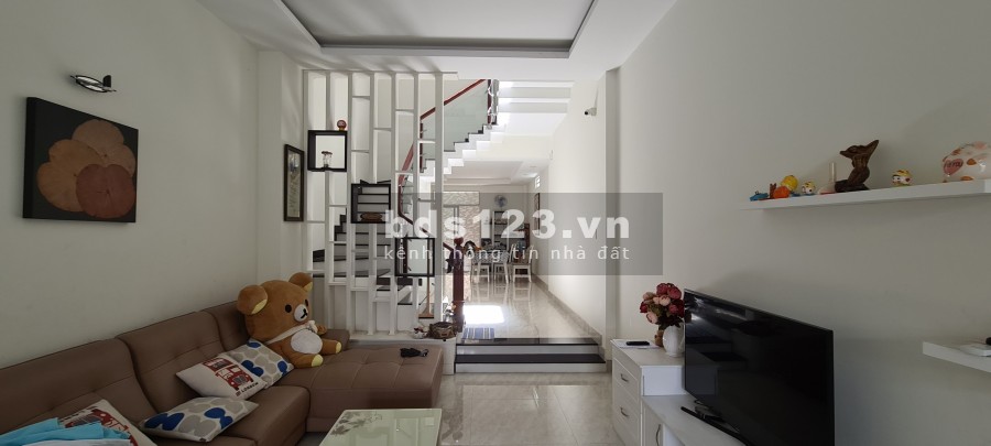 Bán nhà nguyên căn đẹp 3PN - 4WC nội thất cao cấp, nhà mặt phố.
