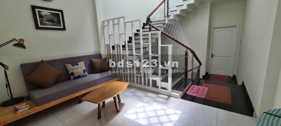 Bán nhà nguyên căn đẹp 3PN - 4WC nội thất cao cấp, nhà mặt phố.