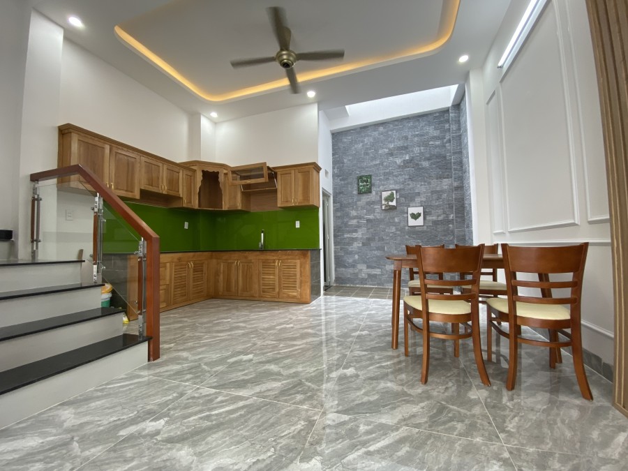 Bán nhà 2 lầu 1 trệt - sổ hồng riêng - Thuận An - Bình Dương