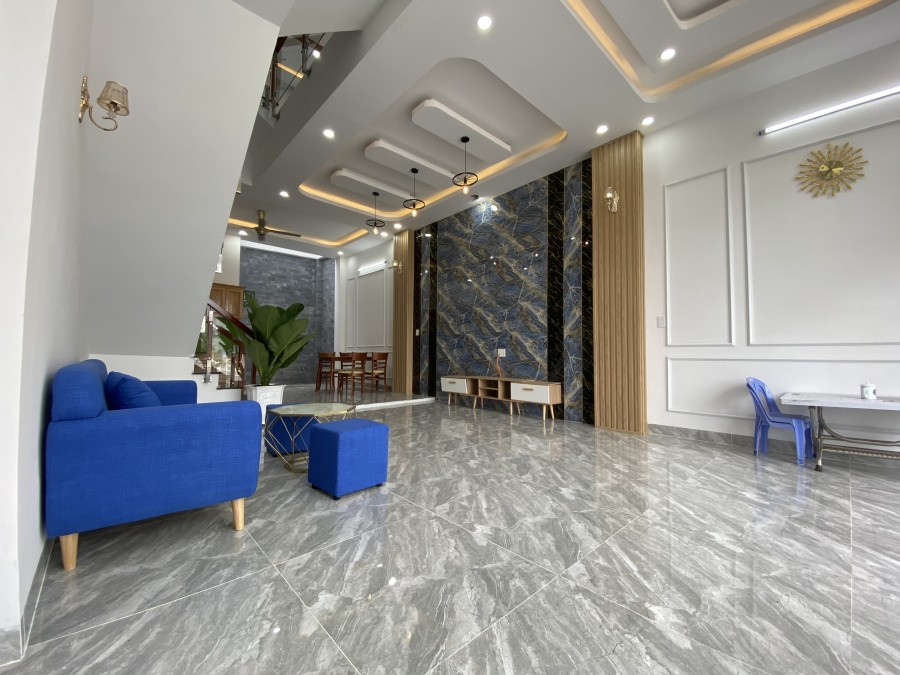 Bán nhà 2 lầu 1 trệt - sổ hồng riêng - Thuận An - Bình Dương