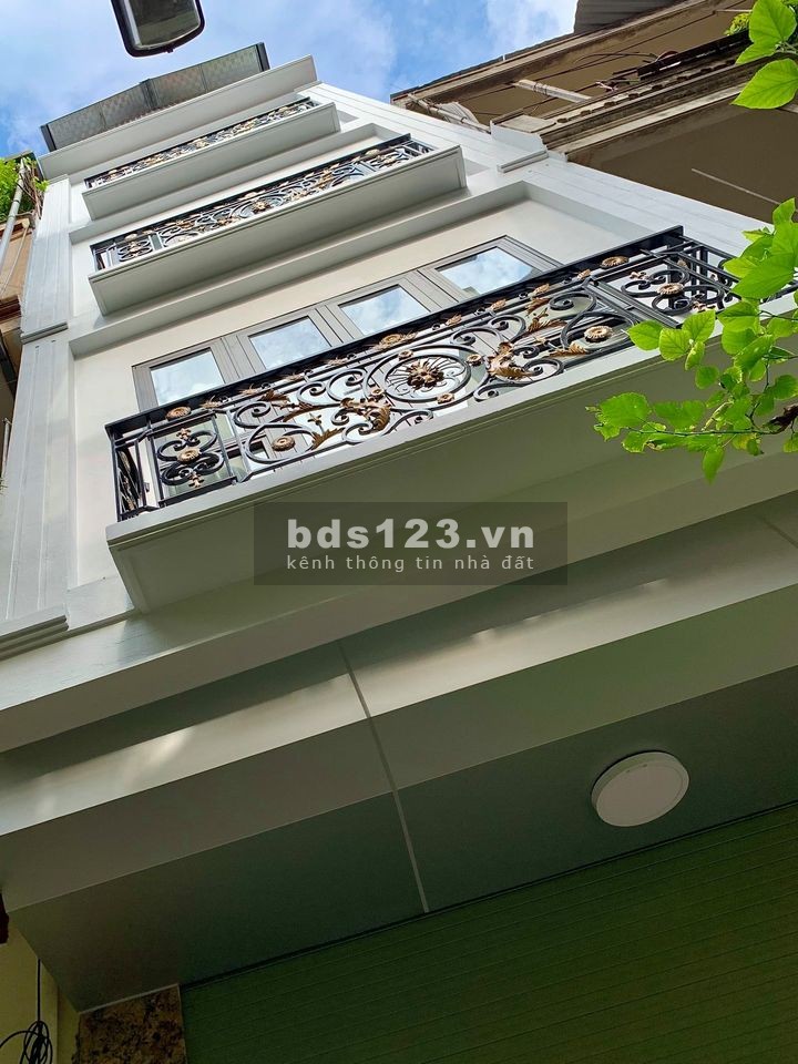 Trung tâm huyện Thanh Trì bán nhà 5 tầng lung linh, ô tô đỗ cửa vào nhà dễ dàng, khu dân cư