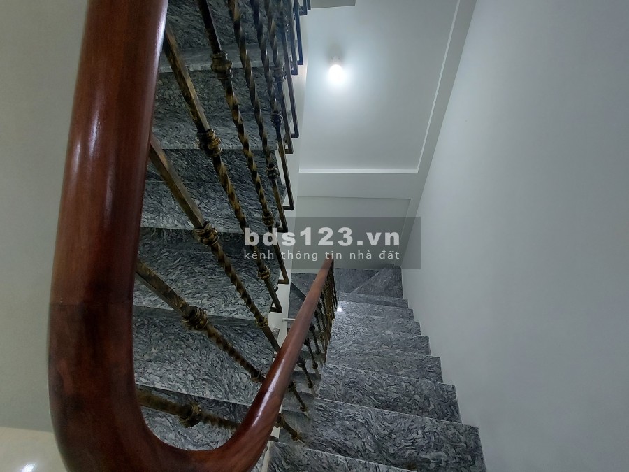 Bán nhà Thịnh Hào diện tích sử dụn 42m2 đúc 5 Tầng, vào ở luôn, giá bán 5.45 Tỷ