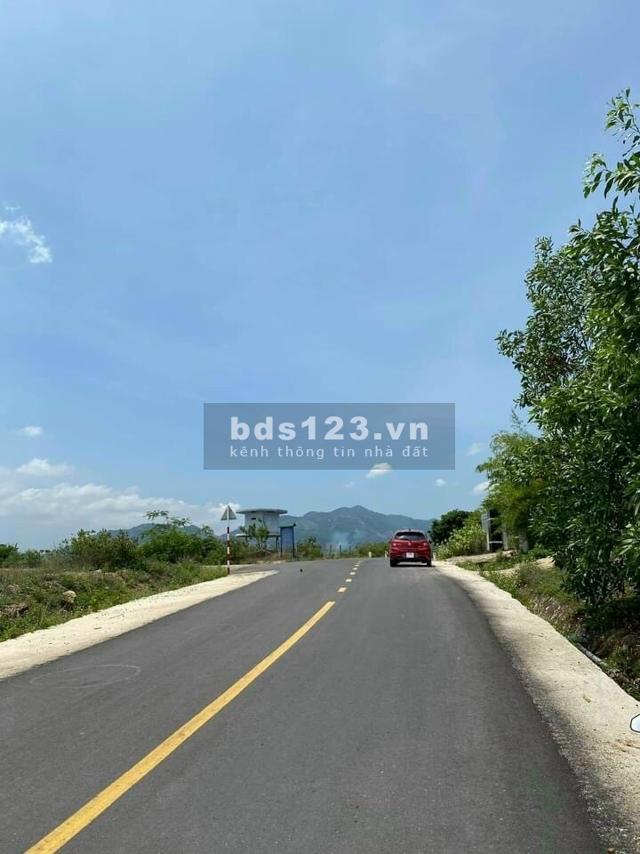 Chỉ 2,5tr m2 sở hữu ngay lô đất view Hồ Suối Dầu giá bán 947 triệu, sổ chính chủ