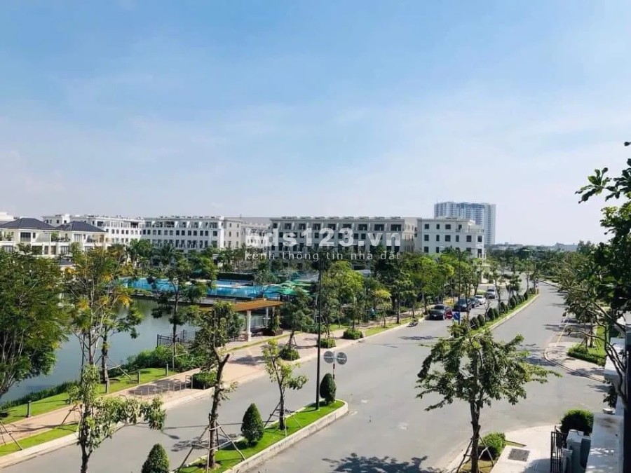 Cần bán gấp nhà phố Lakeview City Quân 2, dt 100m2 nằm ngay trục lớn vị trí đẹp, giá 17.5 tỷ