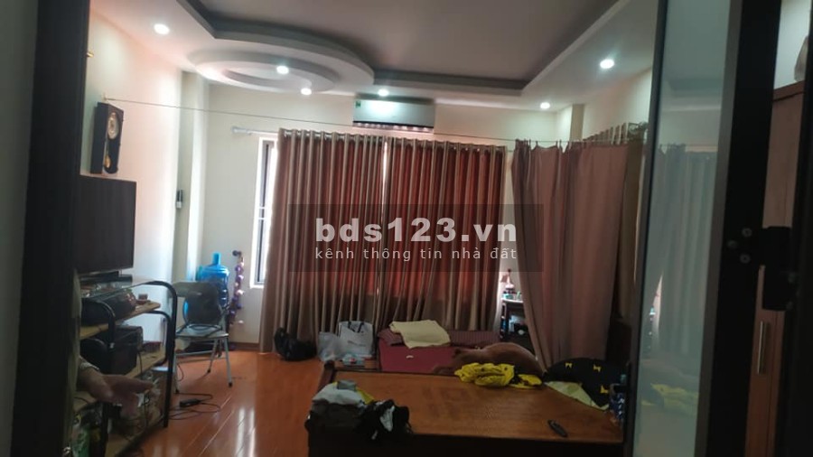 Bán gấp nhà Tam Trinh 38m2 mặt tiền 4m giá 4.2 tỷ vị trí kinh doanh tốt.