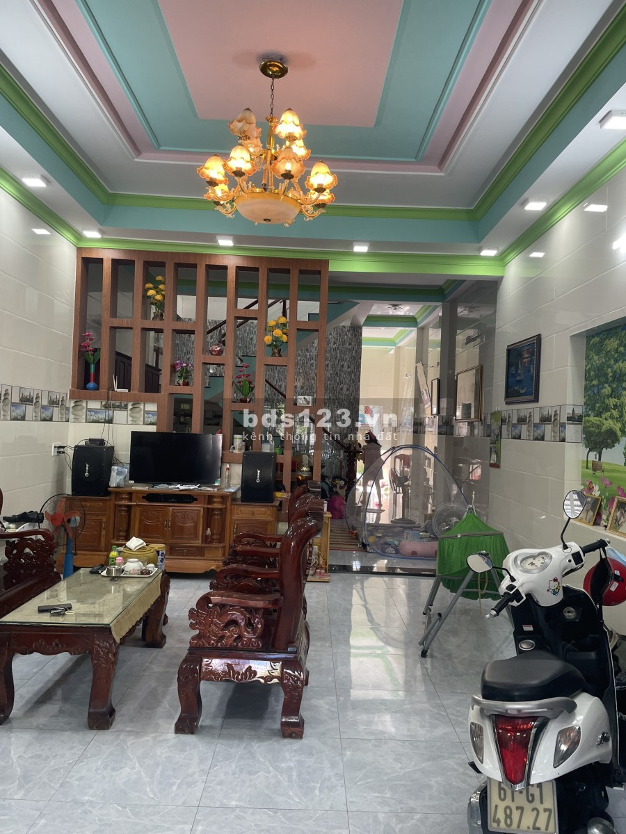 Cần tiền trả nợ gđ bán căn nhà 1 trệt 1 lầu dtsd:250m2 sổ riêng