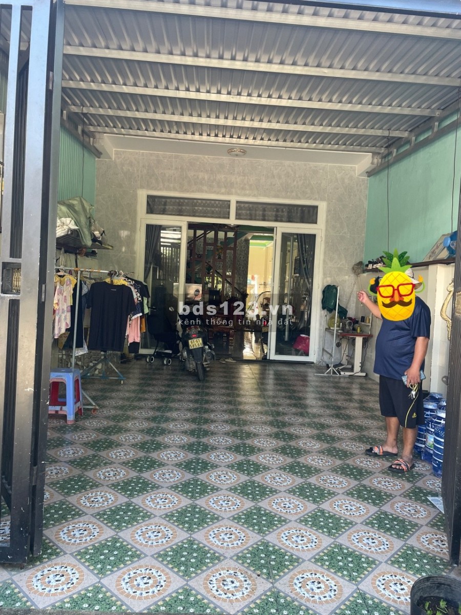 Cần tiền trả nợ gđ bán căn nhà 1 trệt 1 lầu dtsd:250m2 sổ riêng