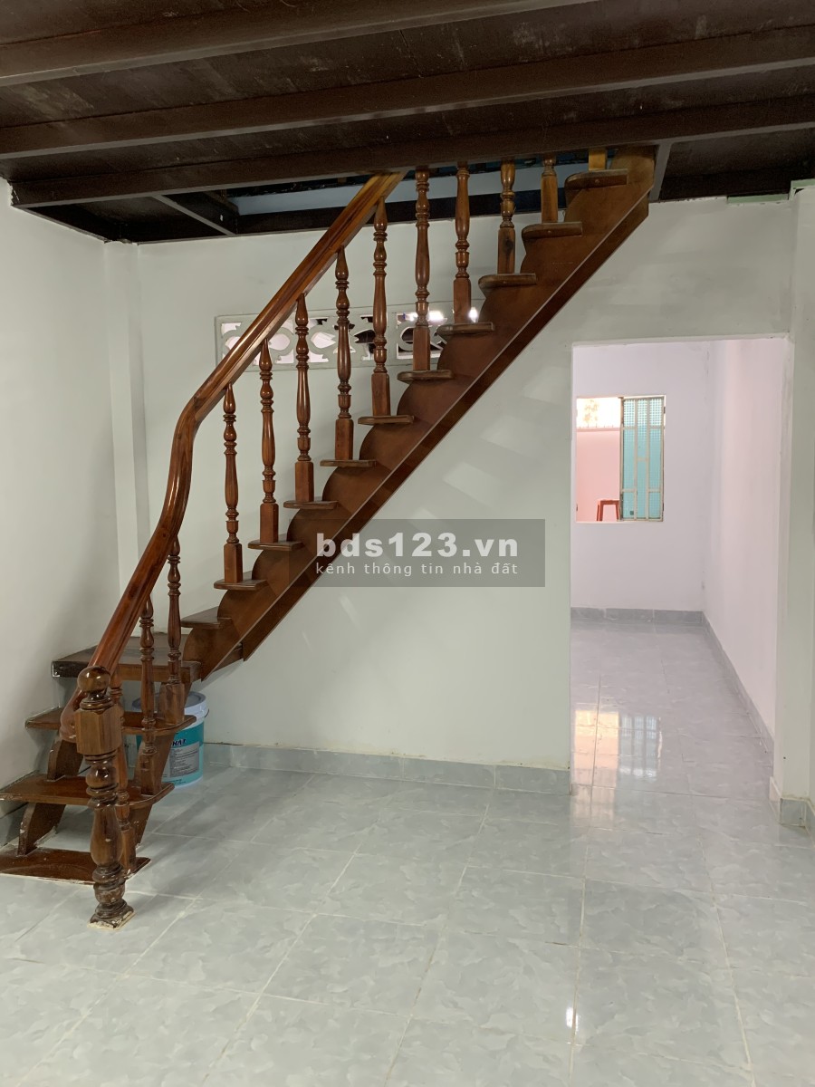 Cho thuê nhà nguyên căn, 62m2, 2PN, 1PK, 1 bếp, 1 WC, có sân để xe máy, khu vực rất an ninh