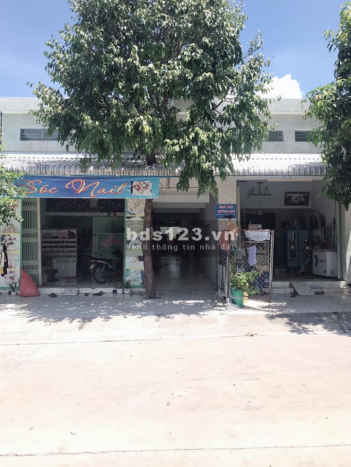 Bán lô đất chính chủ diện tích 600m2 và 32 phòng trọ đối diện chợ hỗ trợ vay 80%, giá tốt