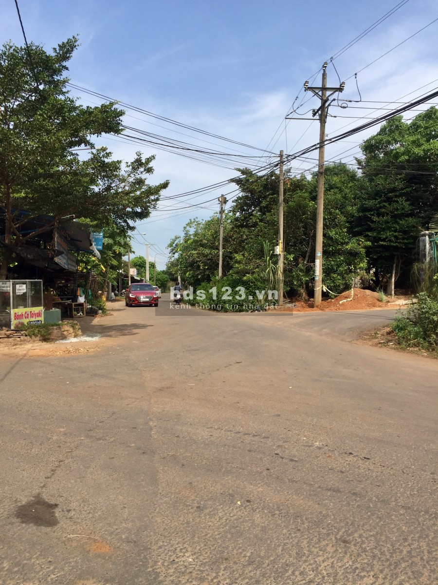 Mình đang cần bán đất nền gần KCN Bàu Xéo, xã Sông Trầu, Trảng Bom, có sổ hồng riêng.