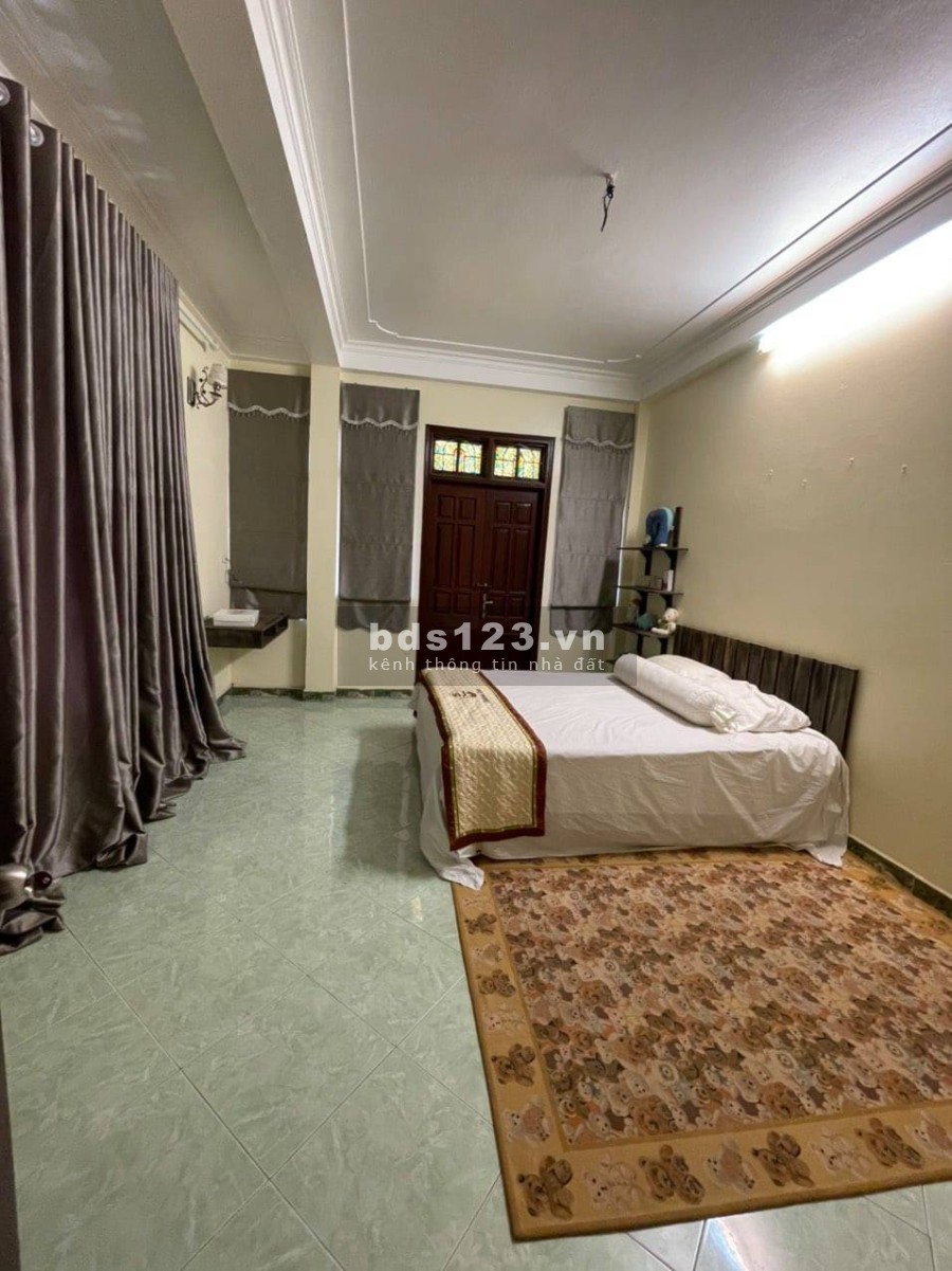 Vỡ nợ cần bán gấp nhà đường Lạc Long Quân dtsd 66m2, giá 8.3 tỷ, ô tô tránh nhau thoải mái