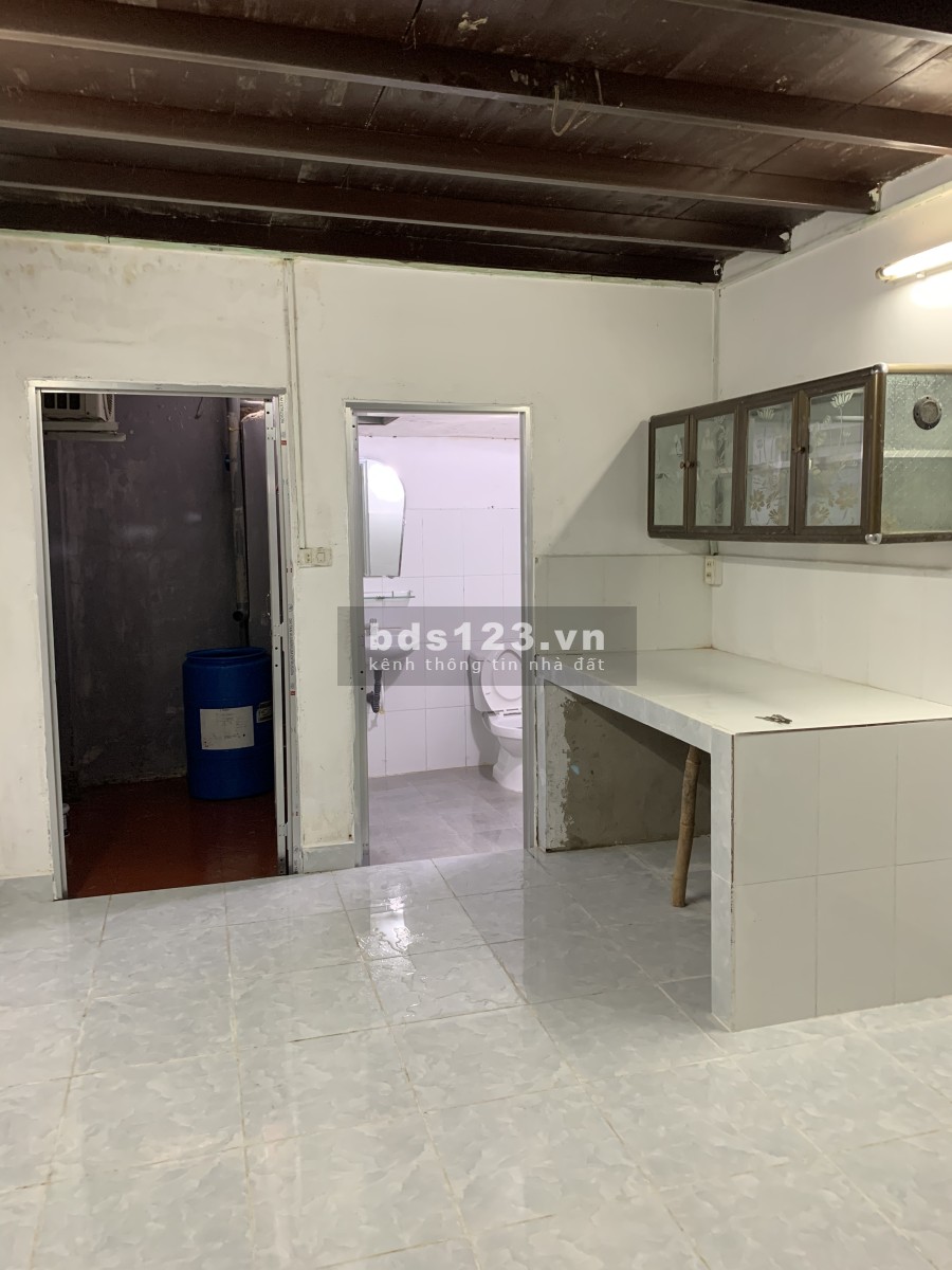 Cho thuê nhà nguyên căn, 62m2, 2PN, 1PK, 1 bếp, 1 WC, có sân để xe máy, khu vực rất an ninh