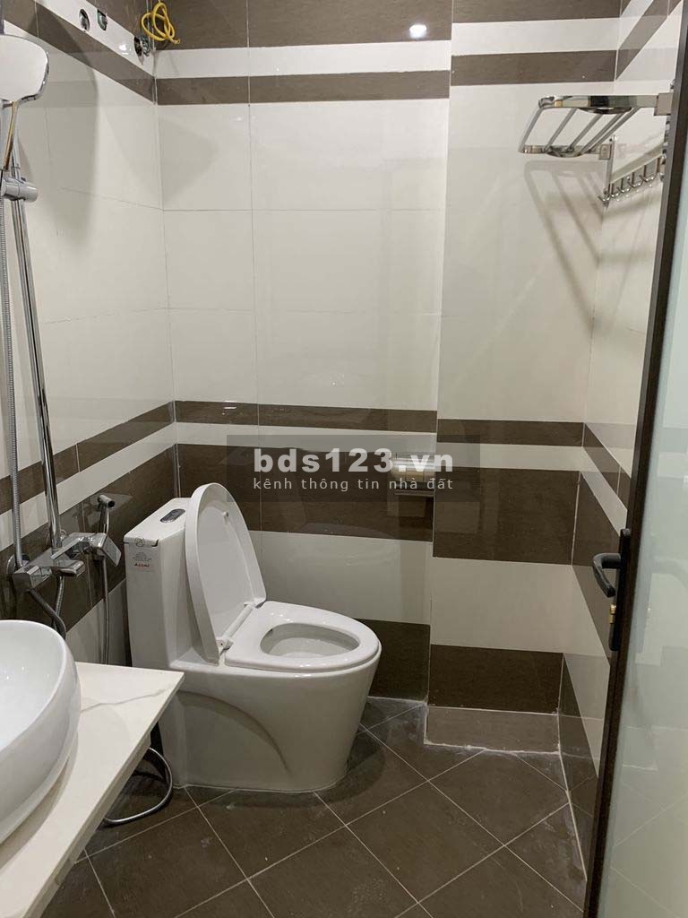 Bán nhà nguyên căn đúc 4 tầng xây mới gần hồ Văn Quán diện tích 47m2, giá bán 4.75 tỷ