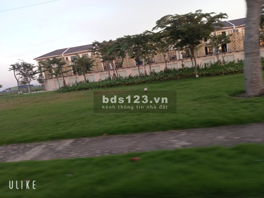 Bán nhà mặt tiền đường lớn dân chủ kcn VISIP 2 giá rẻ khu dân cư tiện ích đầy đủ, sổ sẵn