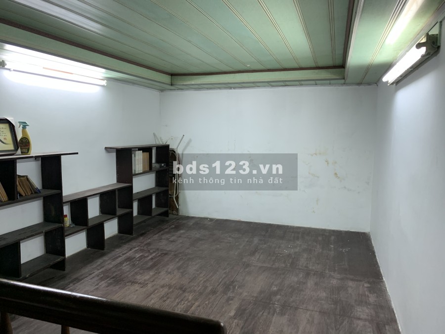 Cho thuê nhà nguyên căn, 62m2, 2PN, 1PK, 1 bếp, 1 WC, có sân để xe máy, khu vực rất an ninh