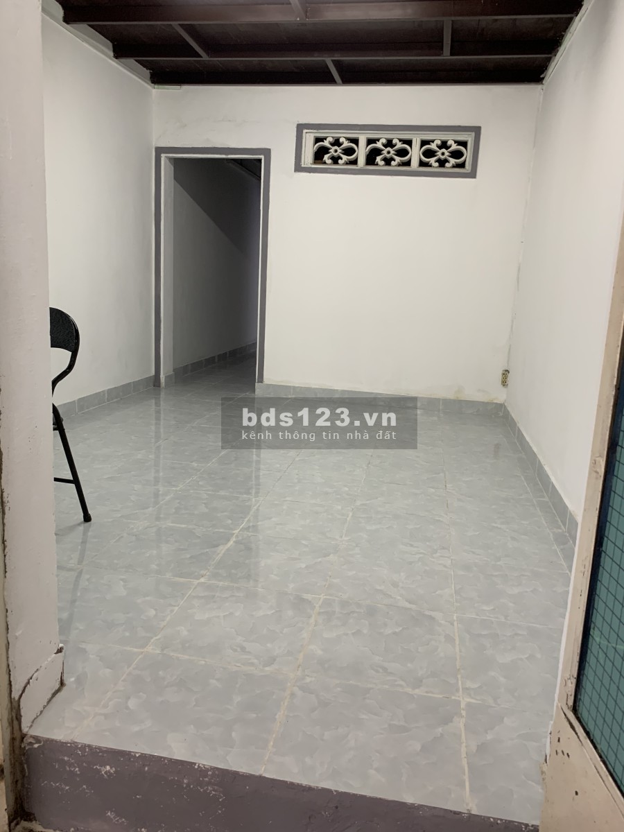 Cho thuê nhà nguyên căn, 62m2, 2PN, 1PK, 1 bếp, 1 WC, có sân để xe máy, khu vực rất an ninh