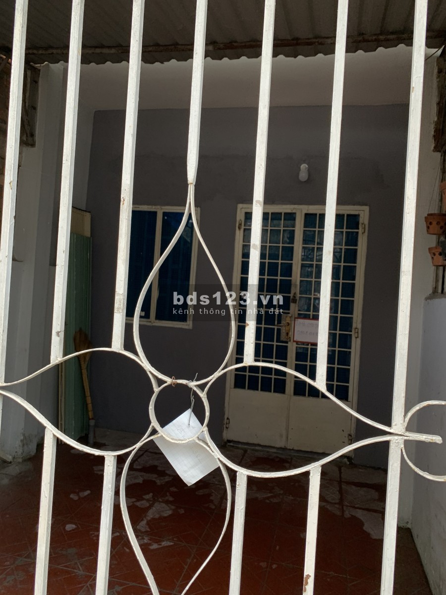 Cho thuê nhà nguyên căn, 62m2, 2PN, 1PK, 1 bếp, 1 WC, có sân để xe máy, khu vực rất an ninh