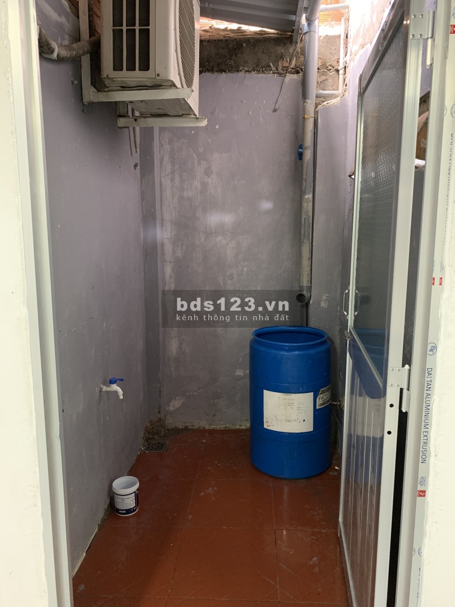 Cho thuê nhà nguyên căn, 62m2, 2PN, 1PK, 1 bếp, 1 WC, có sân để xe máy, khu vực rất an ninh