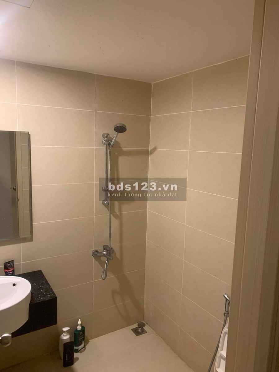 Bán gấp căn hộ Richstar 1 diện tích sử dụng 53 m2 giá 2,550 tỷ ban công rộng, tầng trung