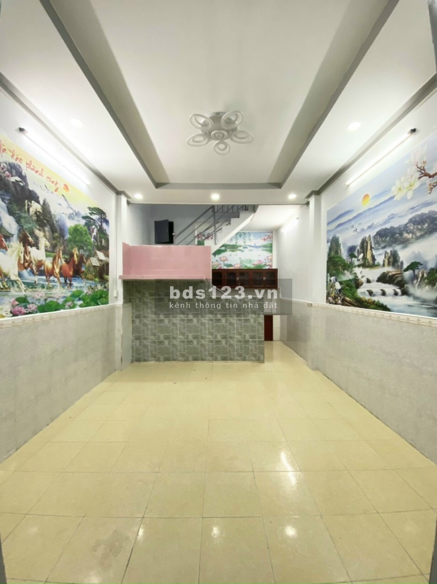 Bán nhanh căn nhà sau chợ, liền kề The Sol city, sổ riêng bàn giao ngay, lh 0932063198