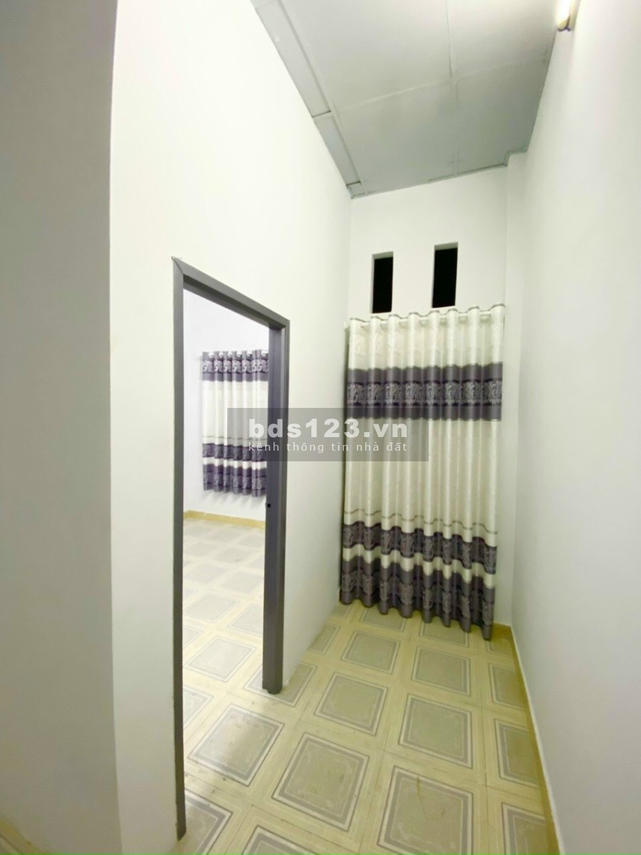 Bán nhanh căn nhà sau chợ, liền kề The Sol city, sổ riêng bàn giao ngay, lh 0932063198