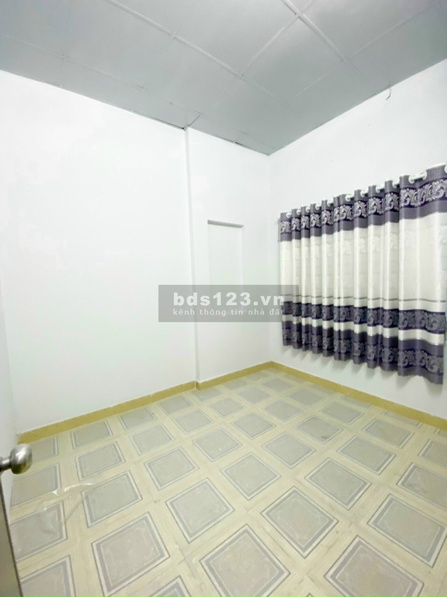 Bán nhanh căn nhà sau chợ, liền kề The Sol city, sổ riêng bàn giao ngay, lh 0932063198