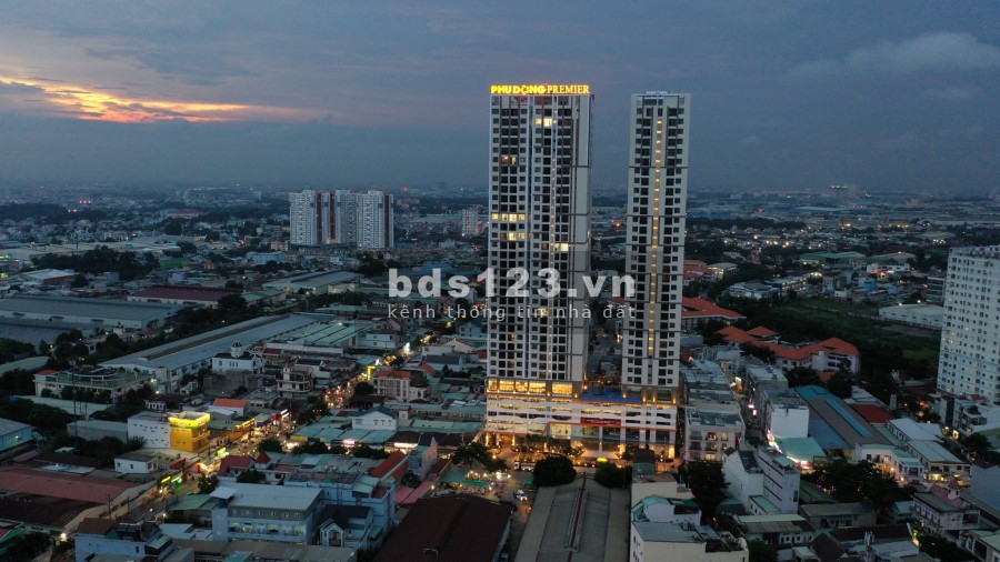 Bán căn hộ Phú Đông Premier, 70m2, view Đông Nam, bếp kín, 2pn - 2wc, giá 2,3 tỷ. Tài 0967.087.089