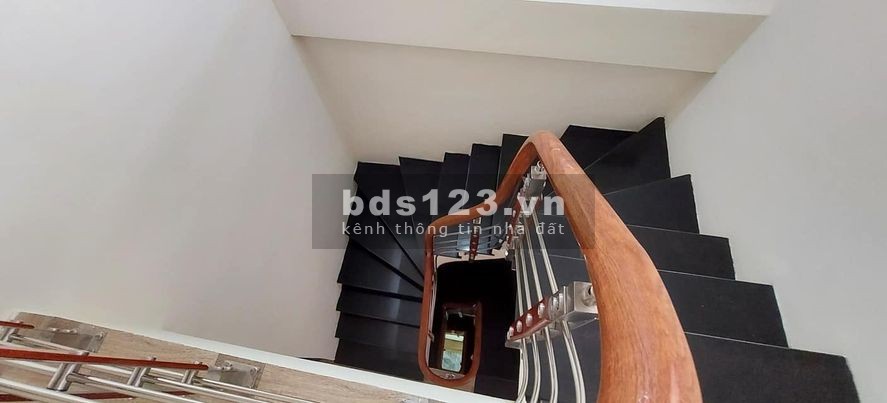 Cần bán gấp nhà Trương Định 40m2 cạnh bãi gửi rô tô xây mới ở luôn giá chỉ hơn 3.3 tỷ