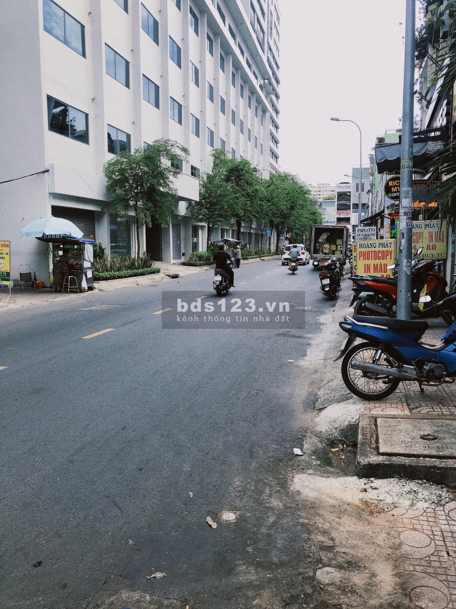 Bán gấp khách sạn đường Đào Duy Từ phường 5 Quận 10 giá bán 33 tỷ, thương lượng
