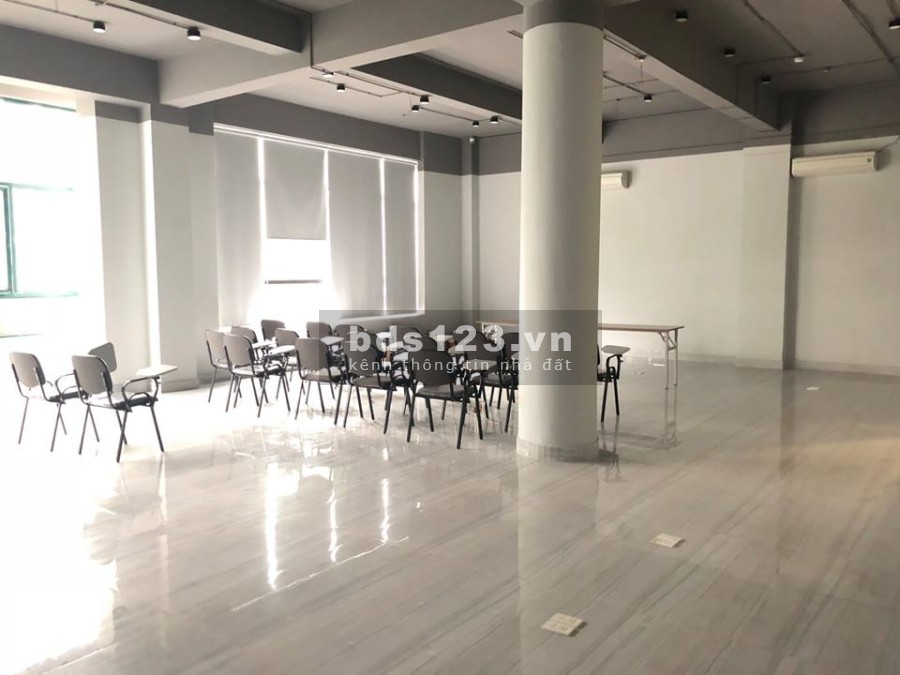 Cho thuê văn phòng 110m2 thông sàn view hồ Hoàng Cầu tại tòa nhà VP Q. Đống Đa,Hà Nội.LH 0866683628