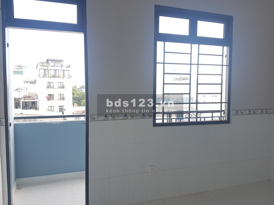 Nhà mới 100%. BAN CÔNG. WC Riêng. Đầy đủ tiện nghi FREE wifi, máy giặt, máy nóng lạnh