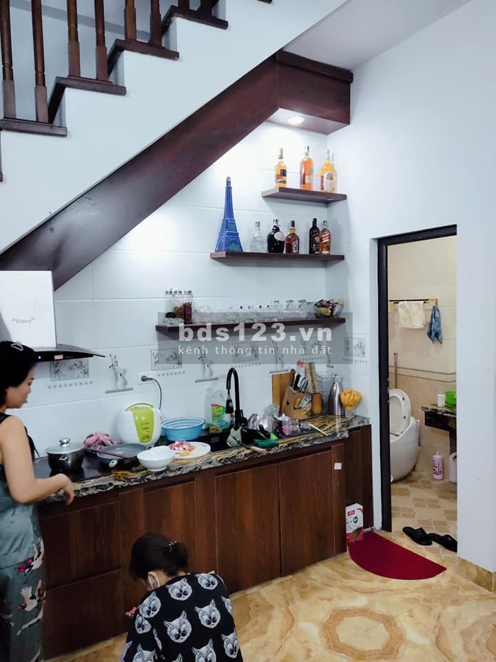 Siêu hot bán nhà 5 tầng, diện tích sử dụng 31m2, Thạch Bàn, Long Biên, giá nhỉnh 2 tỷ