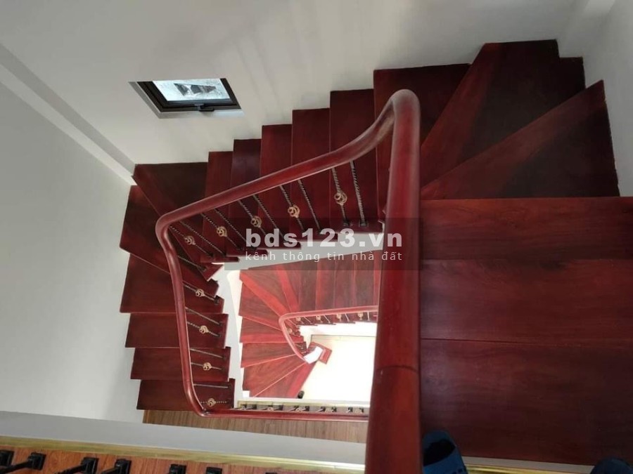 Nhà mới giá rẻ ô tô đỗ cửa giá bán nhỉnh 3 tỷ sở hữu ngay 1 căn diện tích 36m2 xây 5 tầng