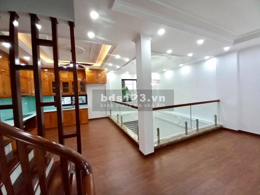Vị trí vàng Quận Long Biên văn phòng mặt phố 335m2 kinh doanh đa dạng 19 tỷ 5 lh 0924428666