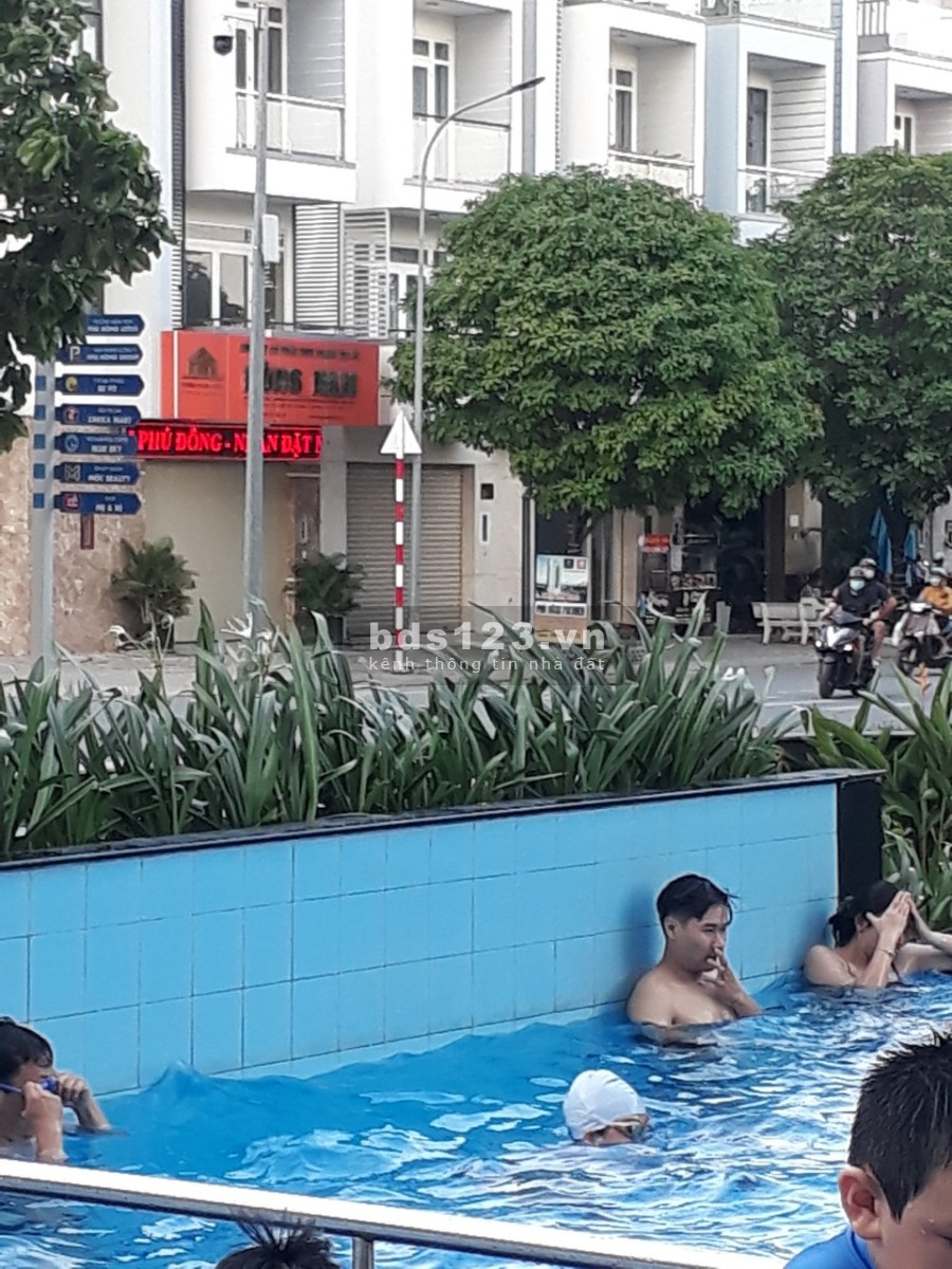 Bán nhà mặt tiền 1 trệt 3 lầu Him Lam Phú Đông, đang cho thuê 30 triệu/tháng, khu dân cư