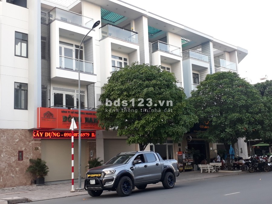 Bán nhà mặt tiền 1 trệt 3 lầu Him Lam Phú Đông, đang cho thuê 30 triệu/tháng, khu dân cư