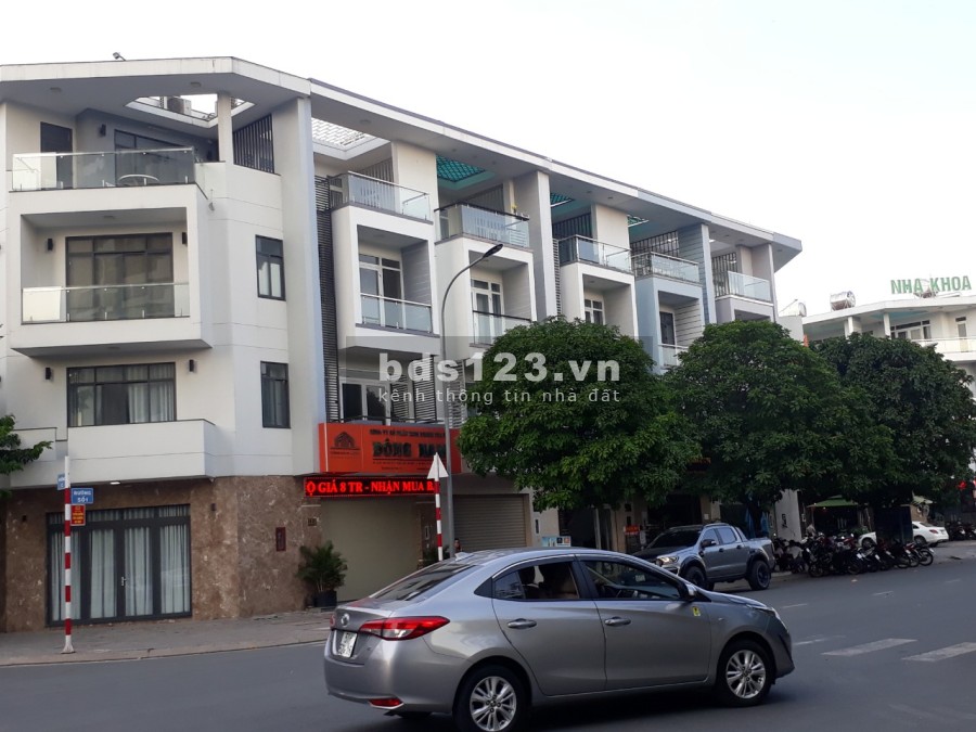 Bán nhà mặt tiền 1 trệt 3 lầu Him Lam Phú Đông, đang cho thuê 30 triệu/tháng, khu dân cư