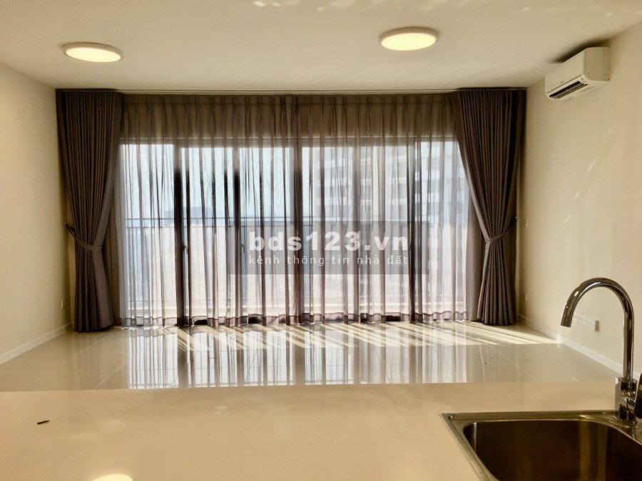 Chủ nhà kẹt tài chính cần bán gấp căn 3PN 121m2 view sông nội thất cơ bản. Giá 7.5 tỷ bao thuế phí