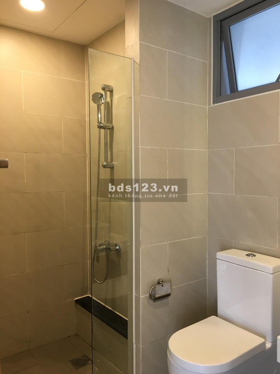 Chủ nhà kẹt tài chính cần bán gấp căn 3PN 121m2 view sông nội thất cơ bản. Giá 7.5 tỷ bao thuế phí