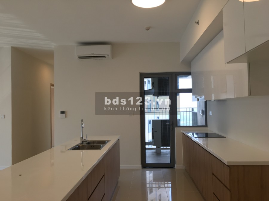 Chủ nhà kẹt tài chính cần bán gấp căn 3PN 121m2 view sông nội thất cơ bản. Giá 7.5 tỷ bao thuế phí