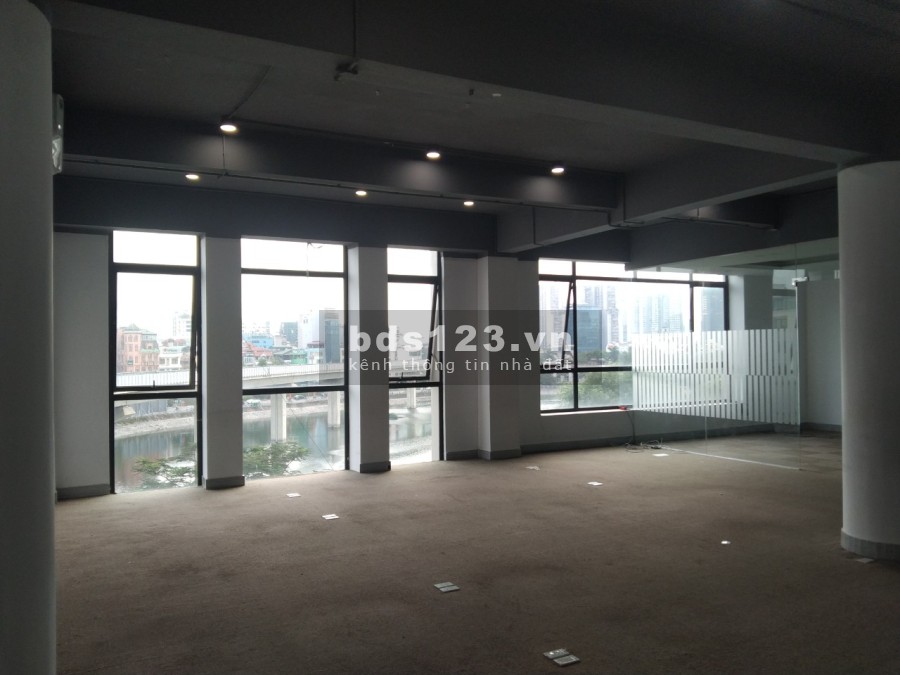 Cho thuê văn phòng 110m2 thông sàn view hồ Hoàng Cầu tại tòa nhà VP Q. Đống Đa,Hà Nội.LH 0866683628