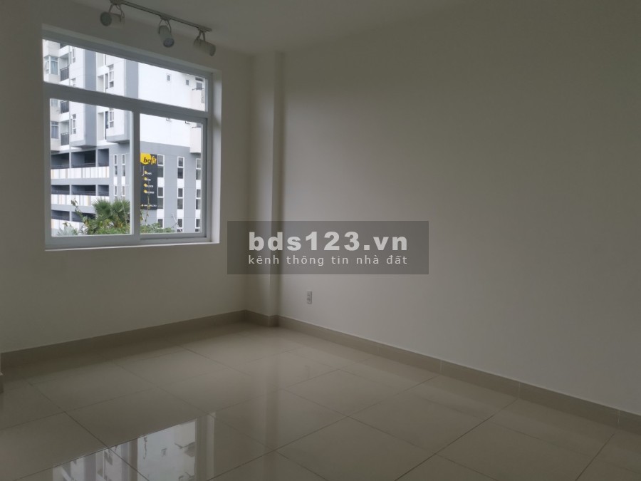 Cho thuê nhà phố Him Lam Phú Đông, 1 trệt, 3 lầu, 92.5m2, giá 25 tr/th, 0967.087.089