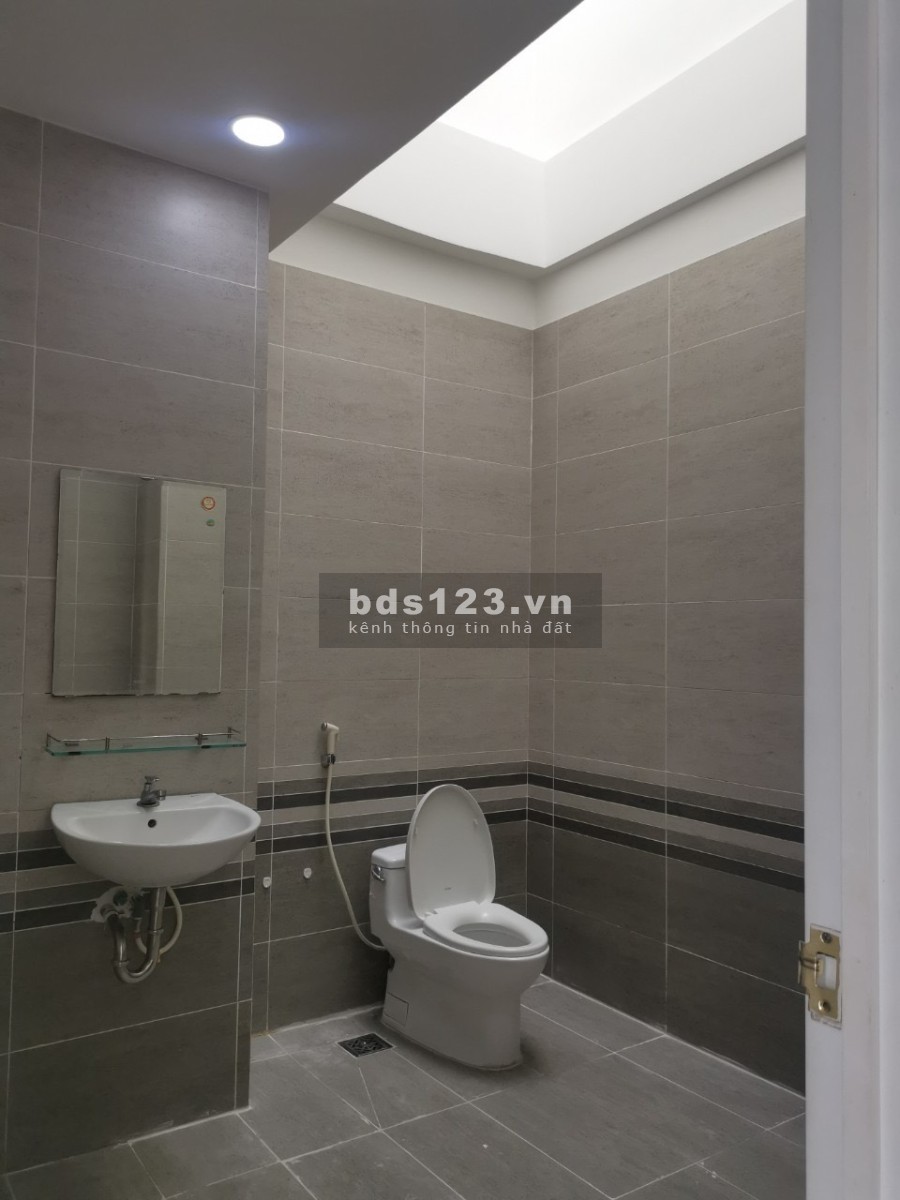 Cho thuê nhà phố Him Lam Phú Đông, 1 trệt, 3 lầu, 92.5m2, giá 25 tr/th, 0967.087.089
